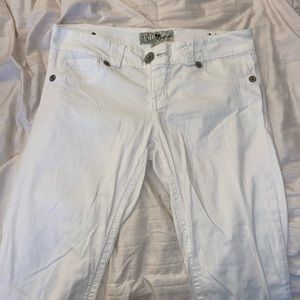 Jolt White Capri Jeans